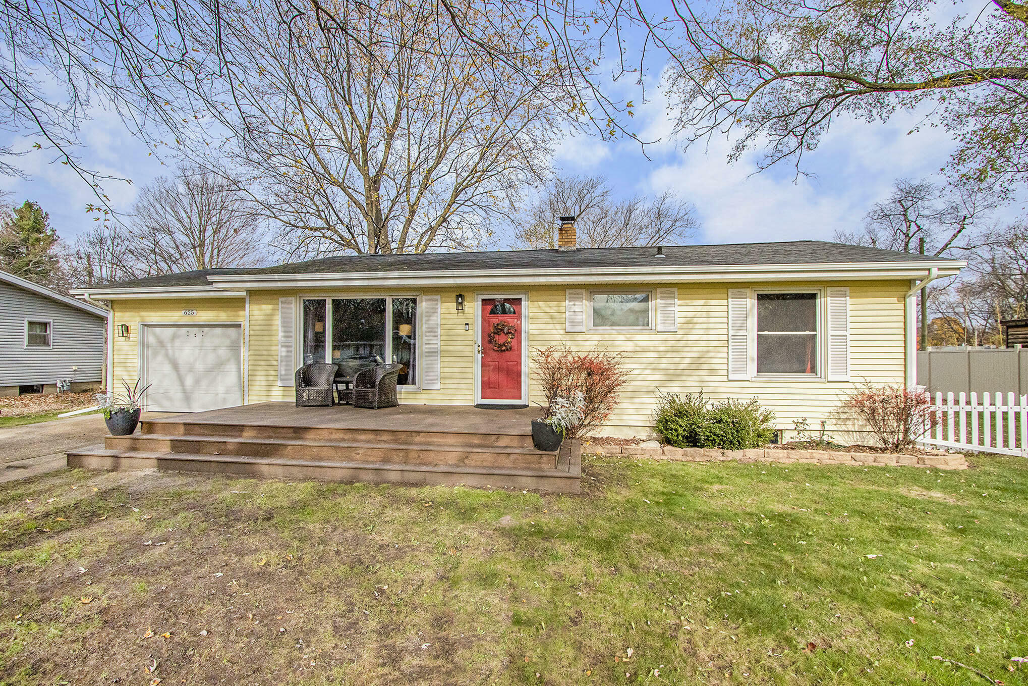 Property Photo:  625 Ansley Drive  MI 49085 