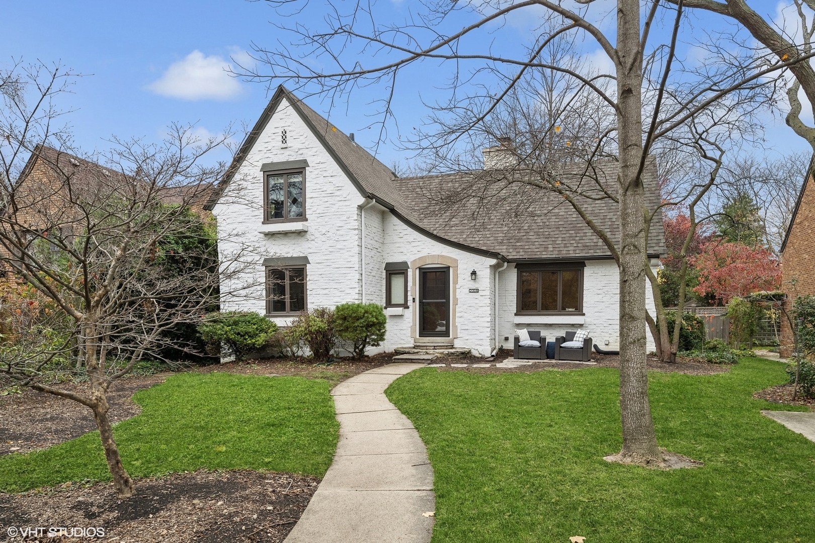 Property Photo:  2316 Lawndale Avenue  IL 60201 