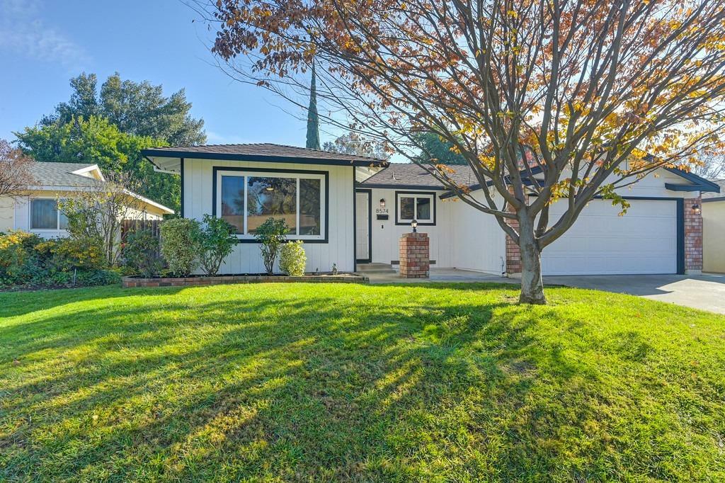 Property Photo:  8574 Erinbrook Way  CA 95826 