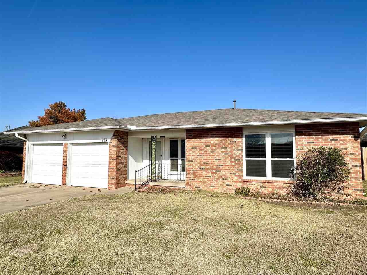 Property Photo:  1213 W Broadway  OK 74604 