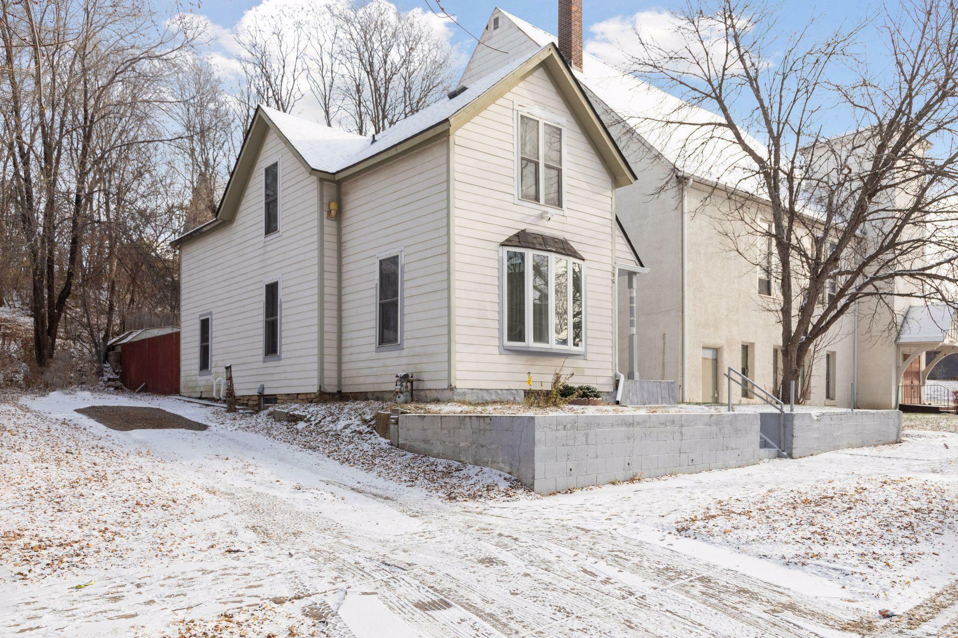 Property Photo:  286 Bates Avenue  MN 55106 