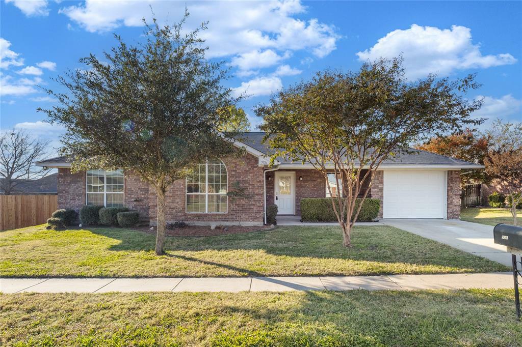 Property Photo:  906 Roseanne Drive  TX 75428 