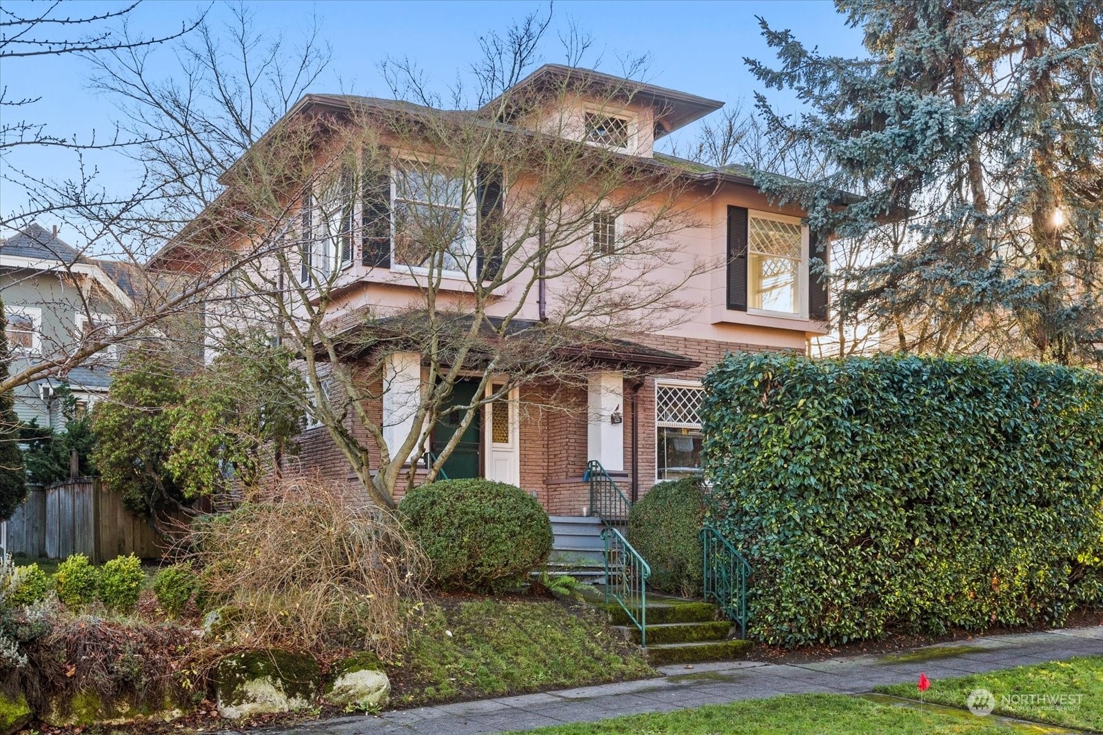 Property Photo: 323 W Garfield Street WA 98119
