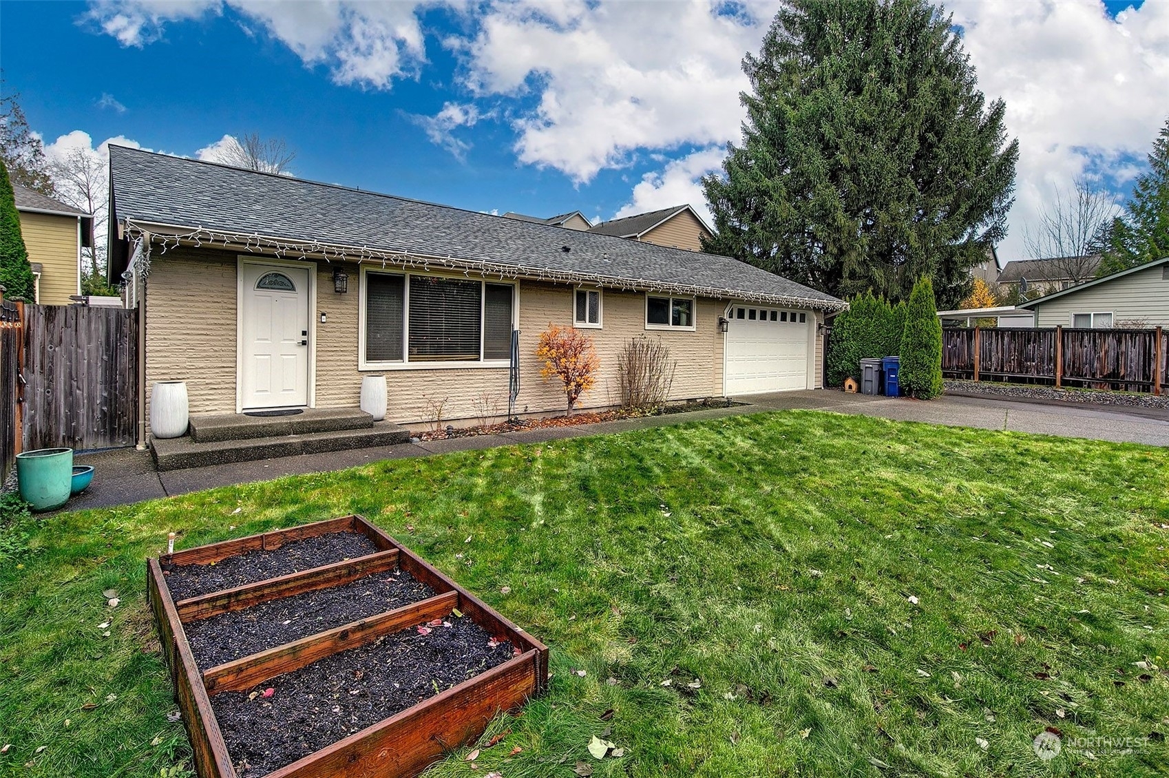 Property Photo:  1633  150th Street SW 3  WA 98087 