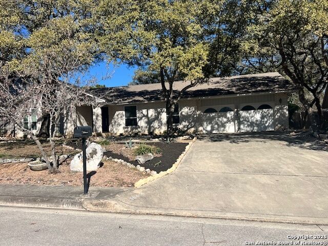 Property Photo: 16414 Ledge Trail TX 78232