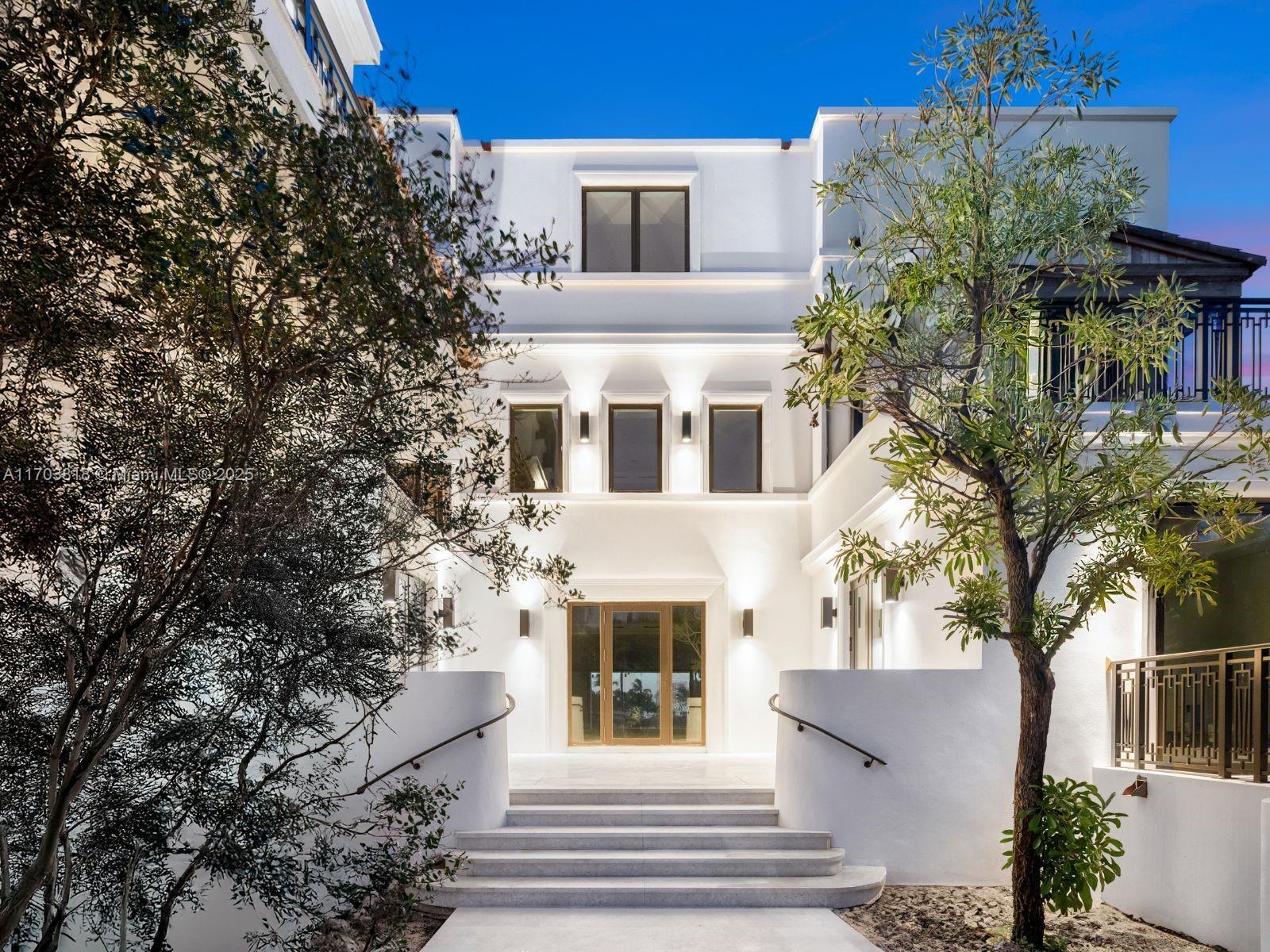 Property Photo: 1005 Links Dr FL 33109