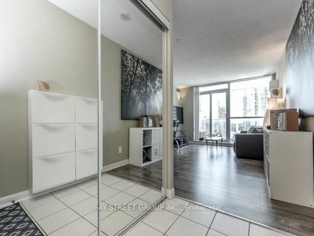 Property Photo:  4978 Yonge St 2015  ON M2N 7G8 