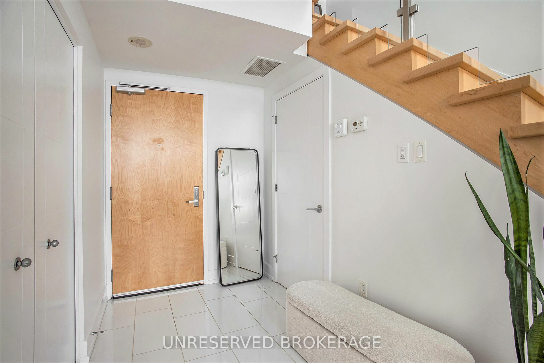 Property Photo:  197 Lisgar St 202  ON K2P 0C3 