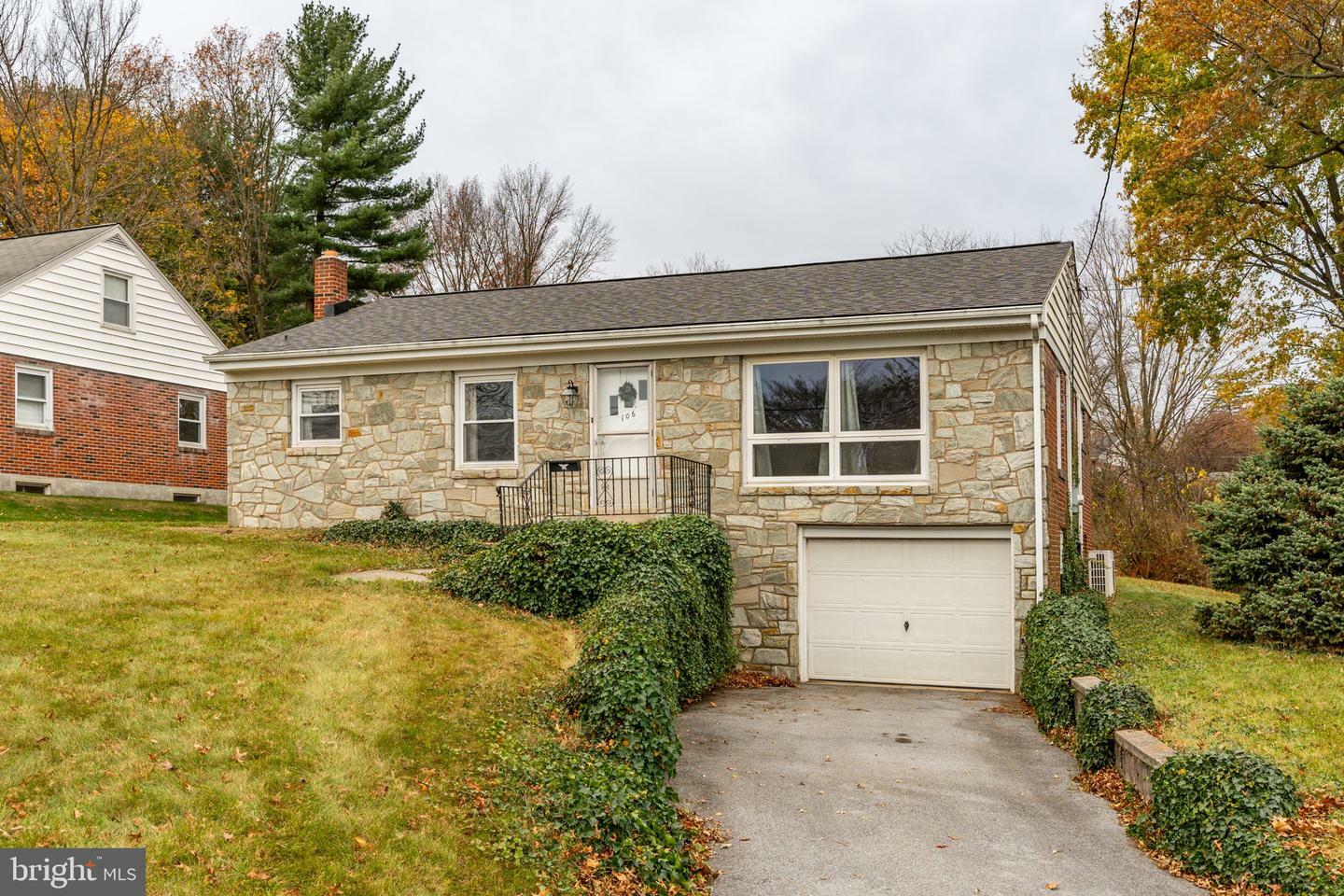 Property Photo:  106 E End Avenue  PA 17501 