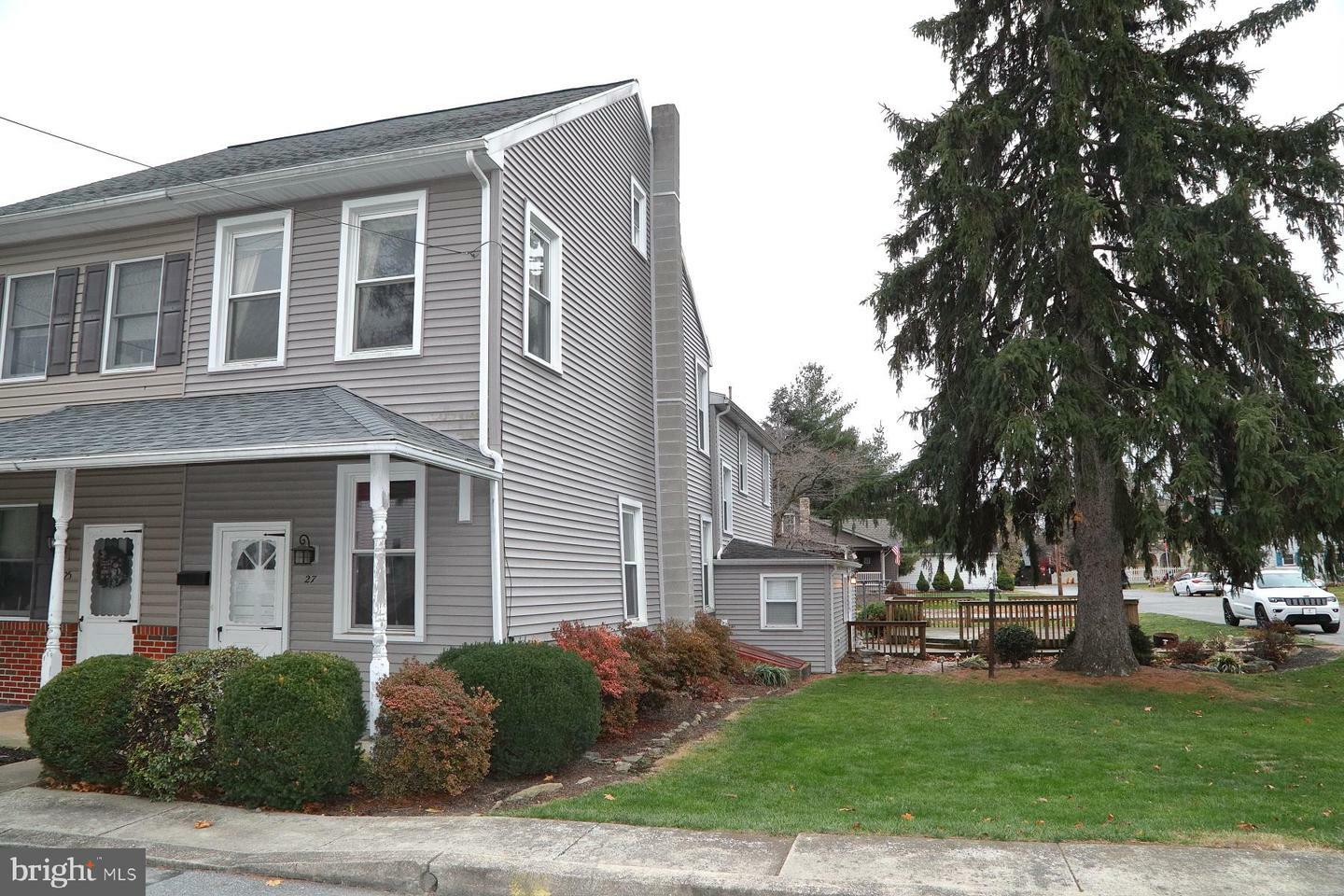 Property Photo:  27 Essex Street  PA 17547 