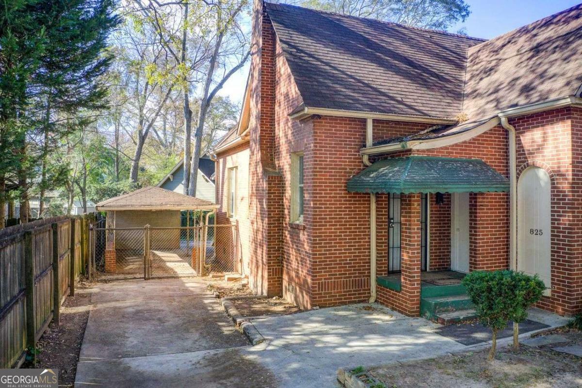 Property Photo:  825 E Lake Drive  GA 30030 