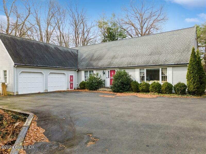 Property Photo:  11 Roberta Lane  CT 06830 