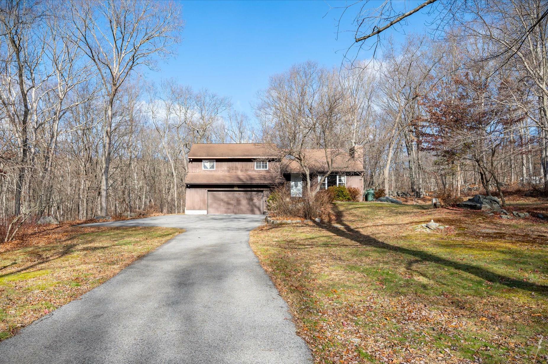 Property Photo:  133 Oscawana Lake Road  NY 10579 