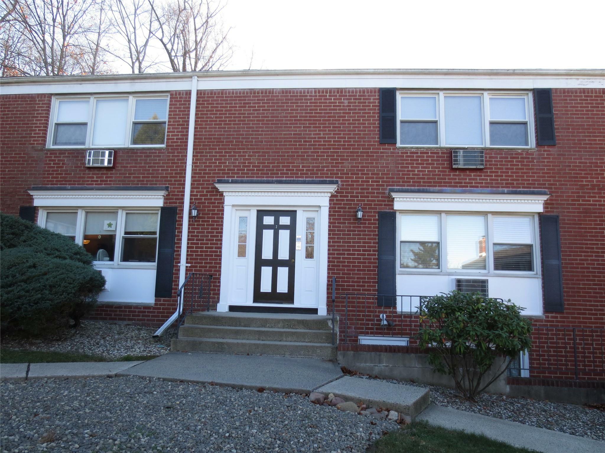 Property Photo:  7 Danbury Court 1607  NY 10901 