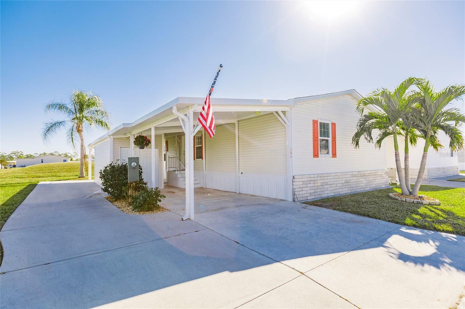 Property Photo:  186 W Manatee Loop  FL 33950 