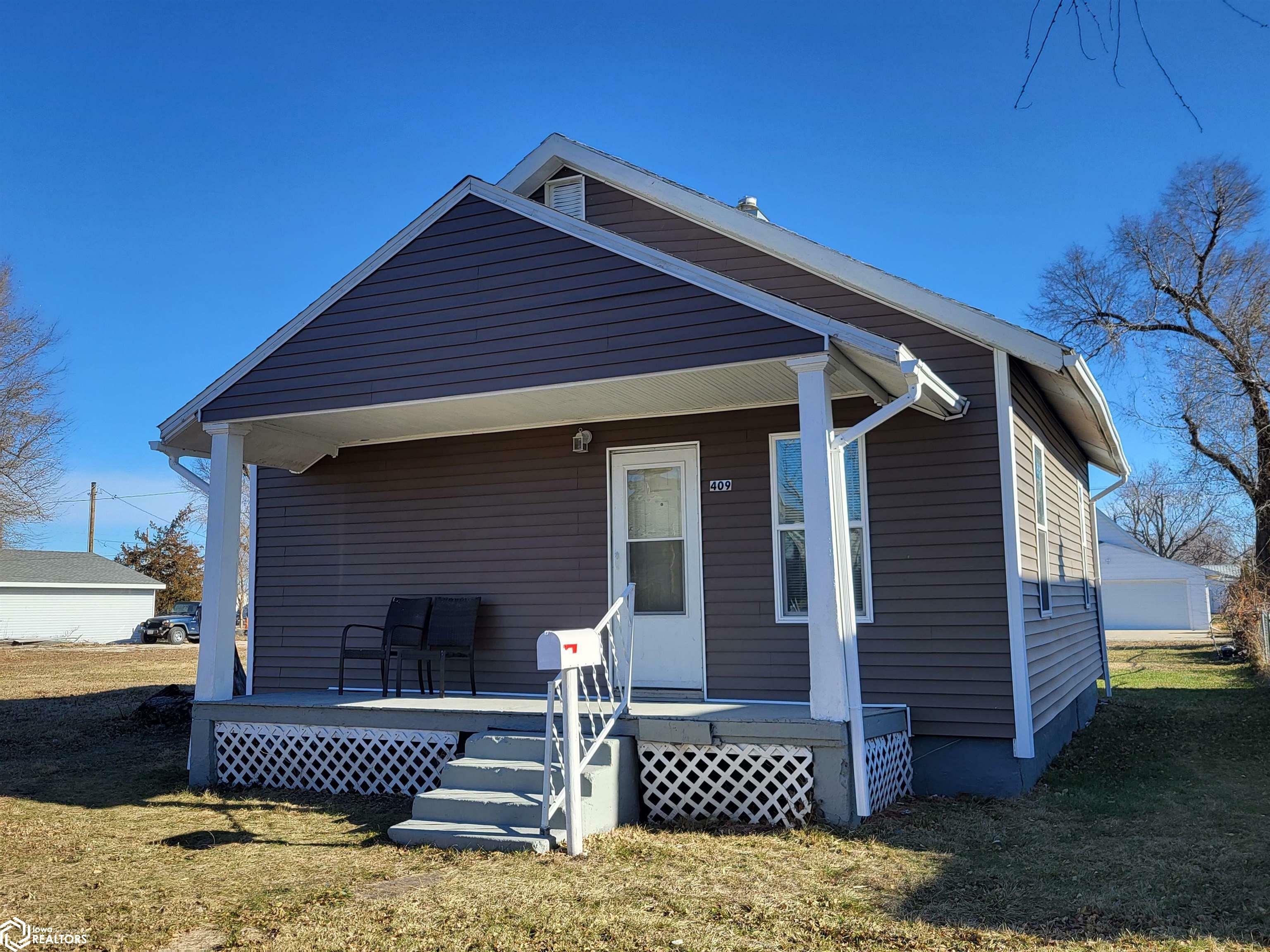 Property Photo:  409 N 11th Avenue  IA 50158 