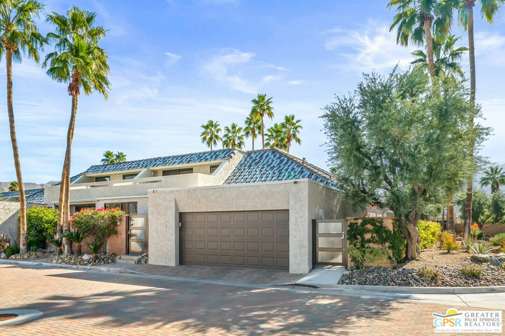Property Photo: 147 E Perlita Circle CA 92264