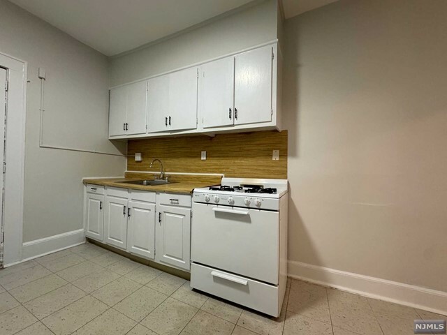 Property Photo:  418 Broad Street 3B  NJ 07003 