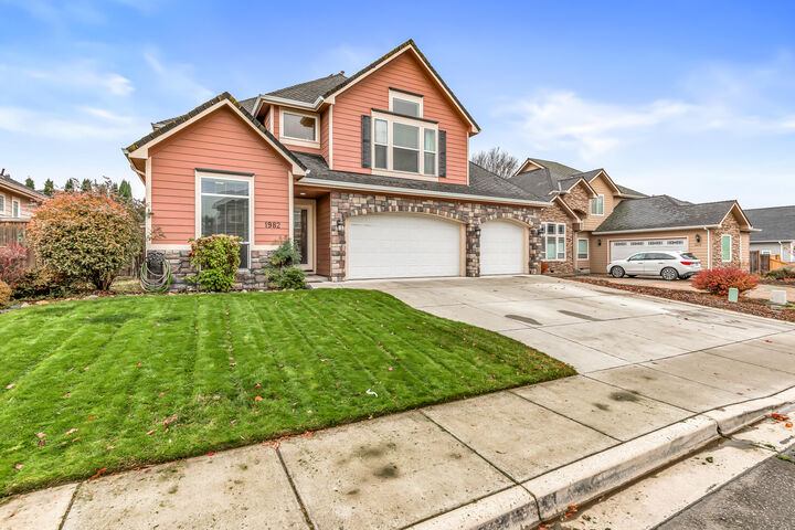 1982 Jeremy Street  Central Point OR 97502 photo