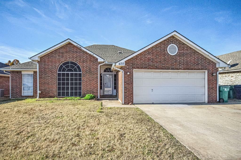 Property Photo: 425 Conestoga Drive OK 73099