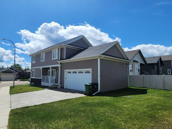 Property Photo:  2 Garrison Place  AB T4P 0P7 