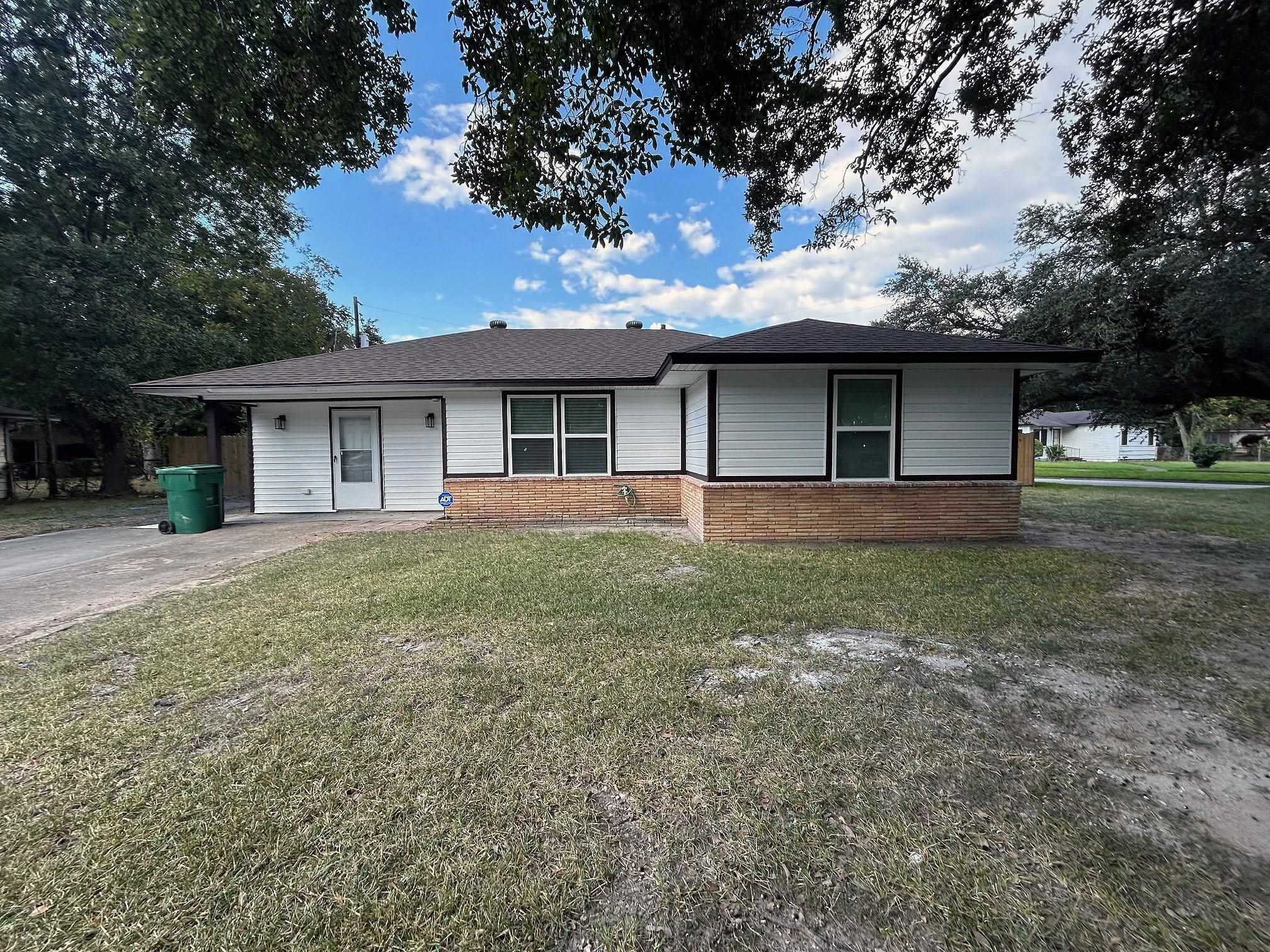 Property Photo: 202 Azalea TX 77630