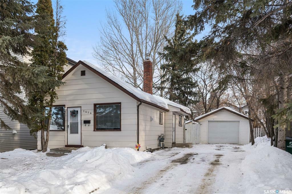 Property Photo:  1414 G Avenue N  SK S7L 2A9 