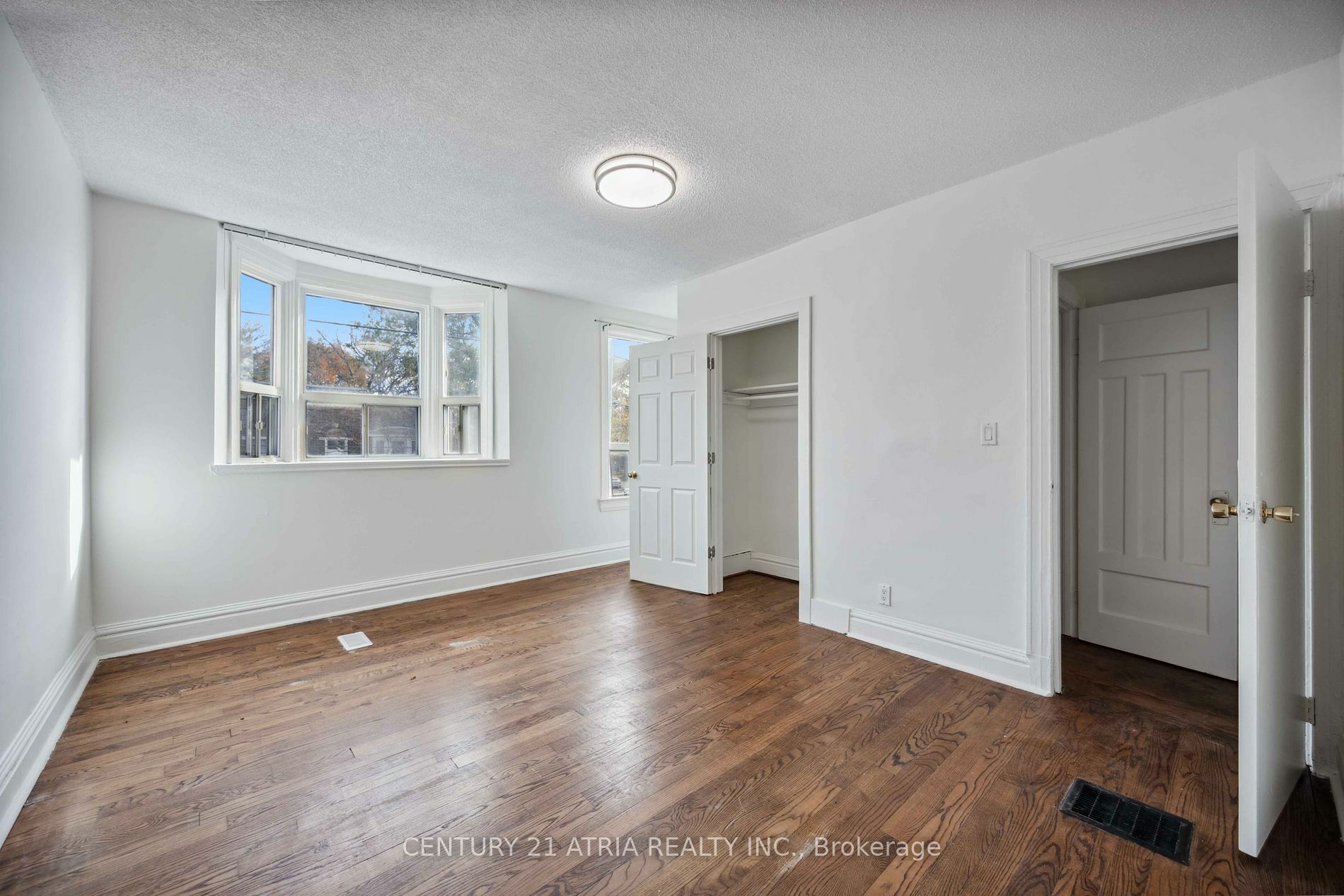 Property Photo:  1860 Gerrard St E  ON M4L 2B7 