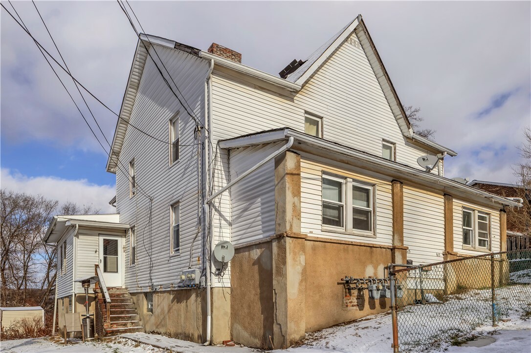 Property Photo:  613 Clark Ave  PA 15644 