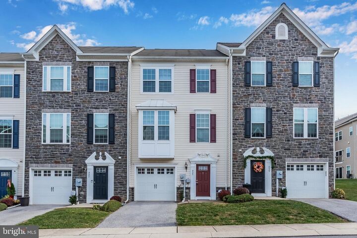 935 Stonehaven Way 119  York PA 17403 photo
