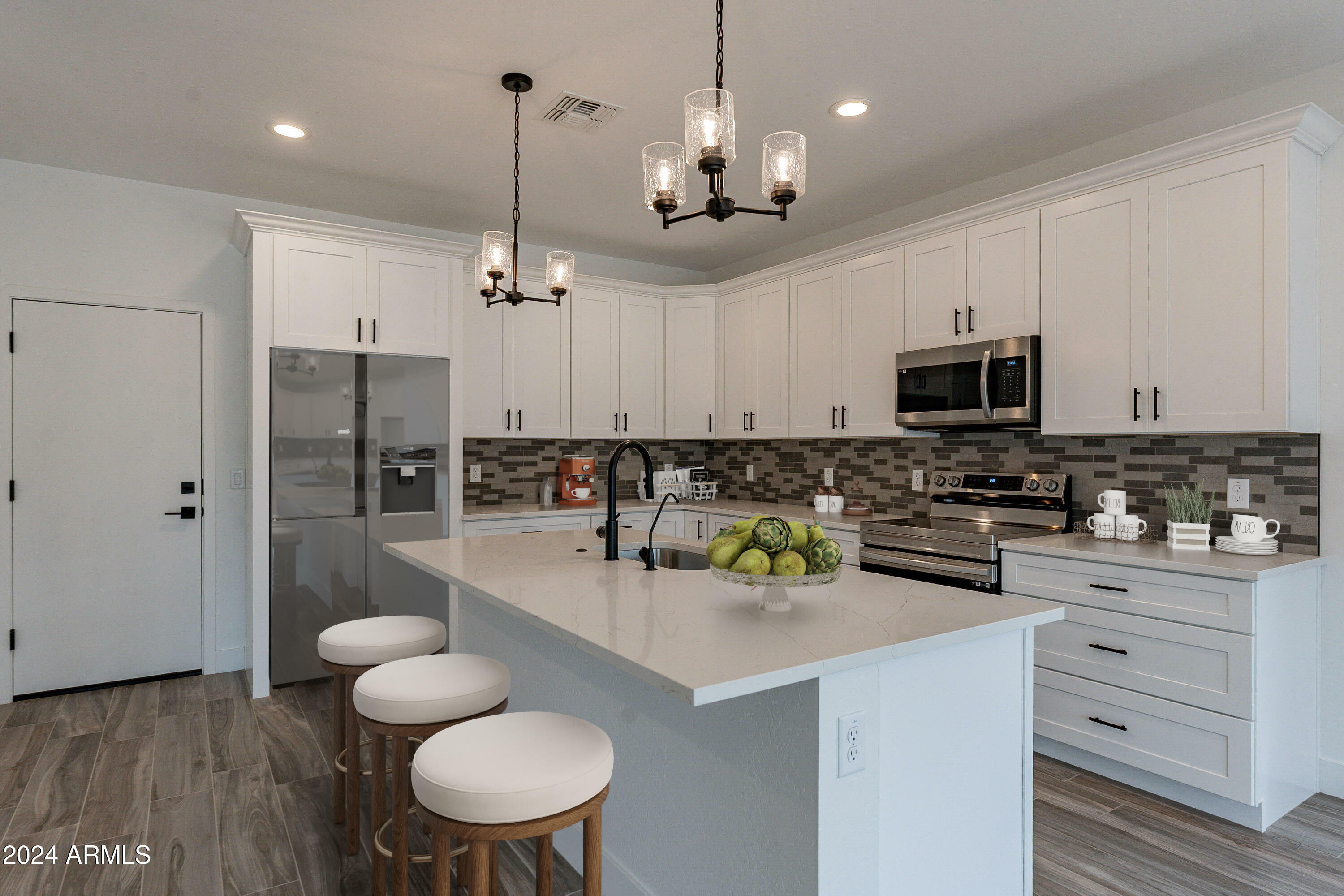 Property Photo: 935 N 97th Way AZ 85207