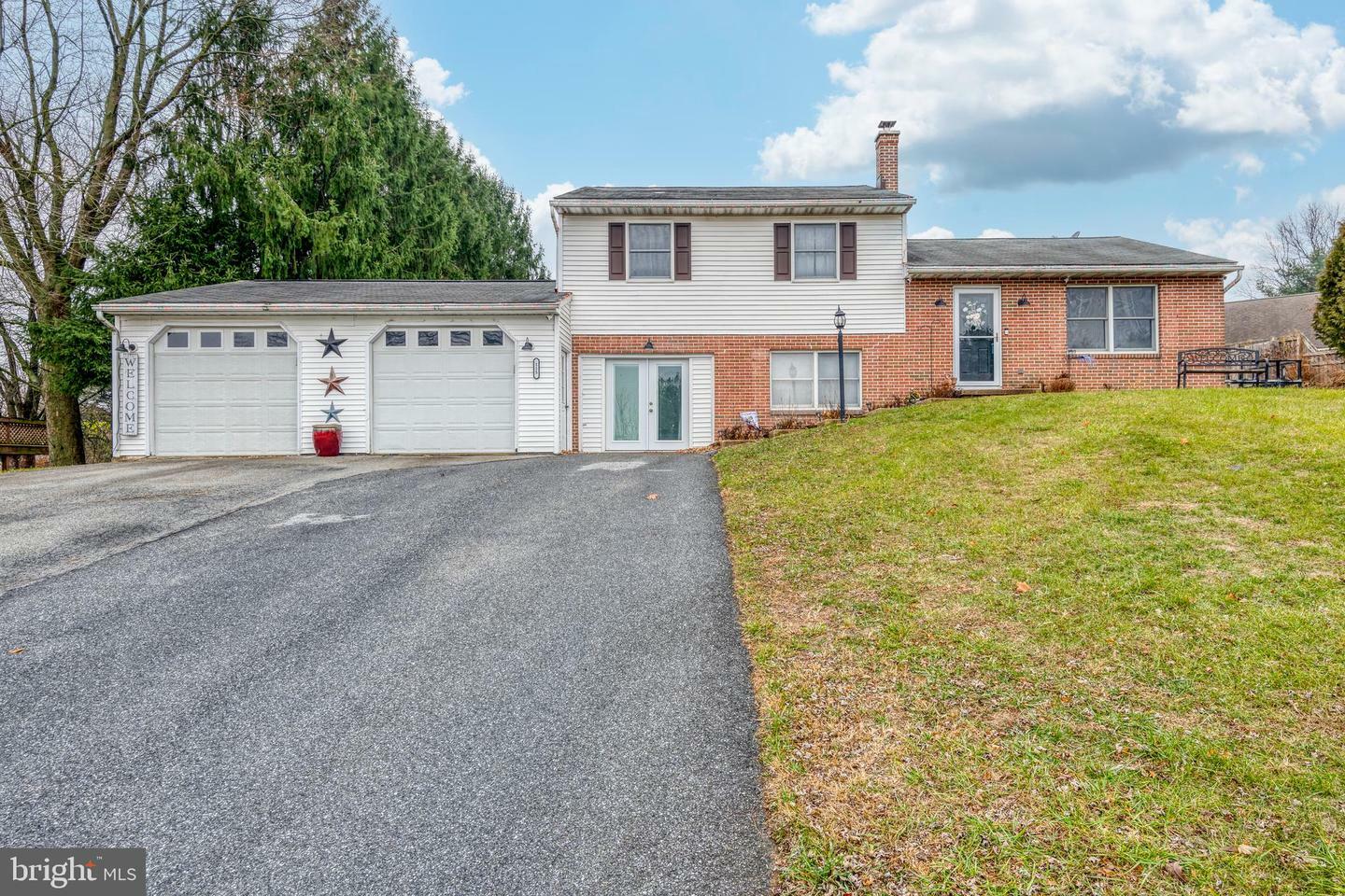 Property Photo:  115 N Sadsbury Court  PA 17527 