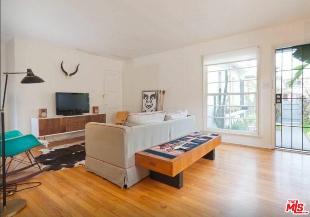 Property Photo:  430  Venice Way  CA 90291 