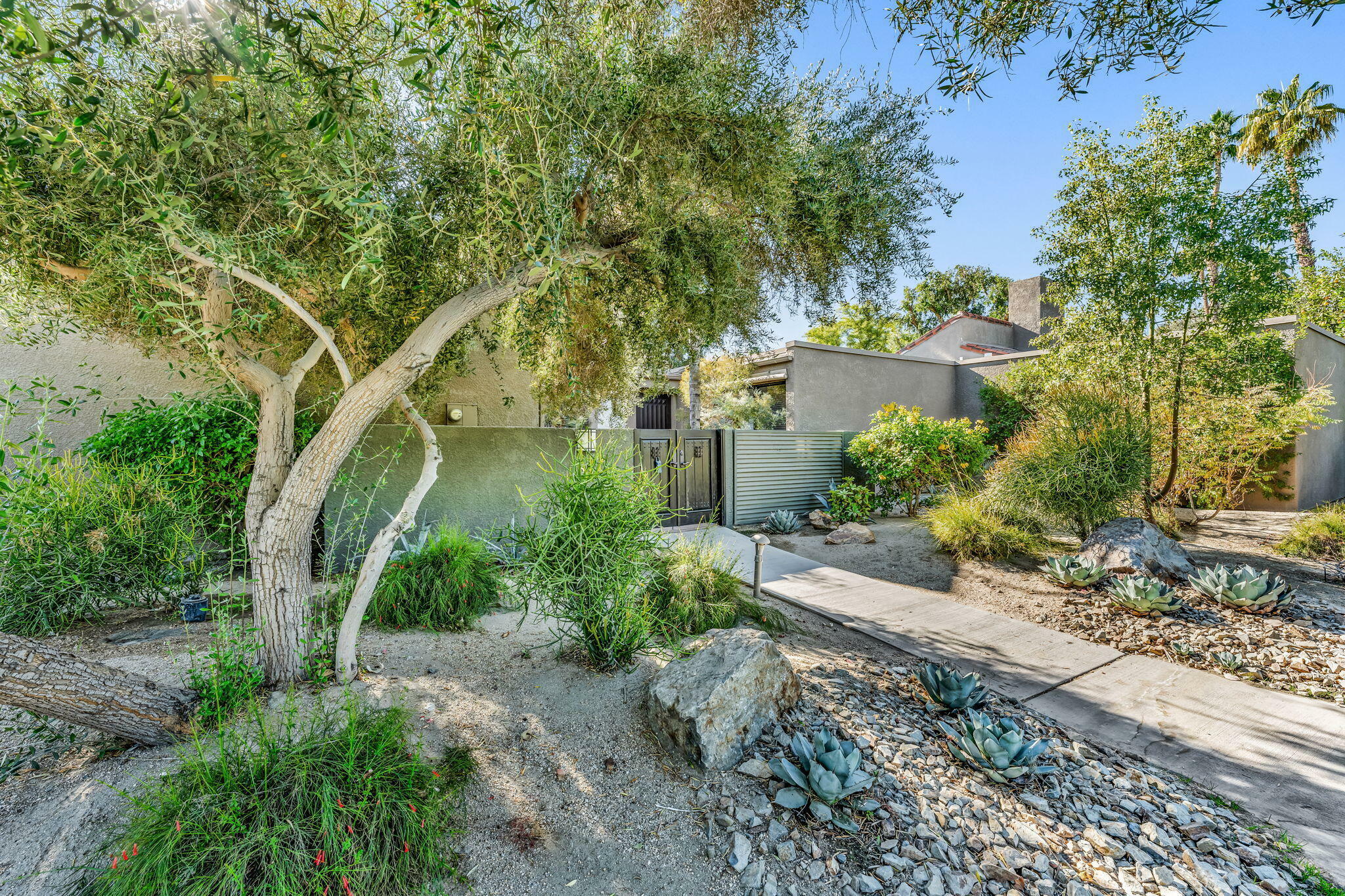 Property Photo:  511 Desert West Drive  CA 92270 