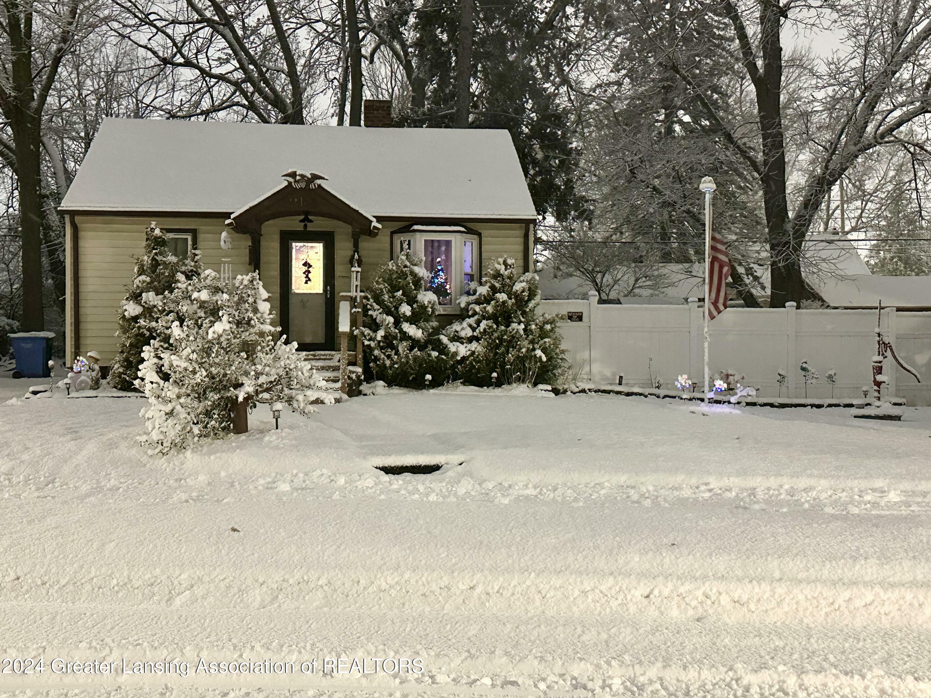 Property Photo: 2408 Sunnyside Avenue MI 48910