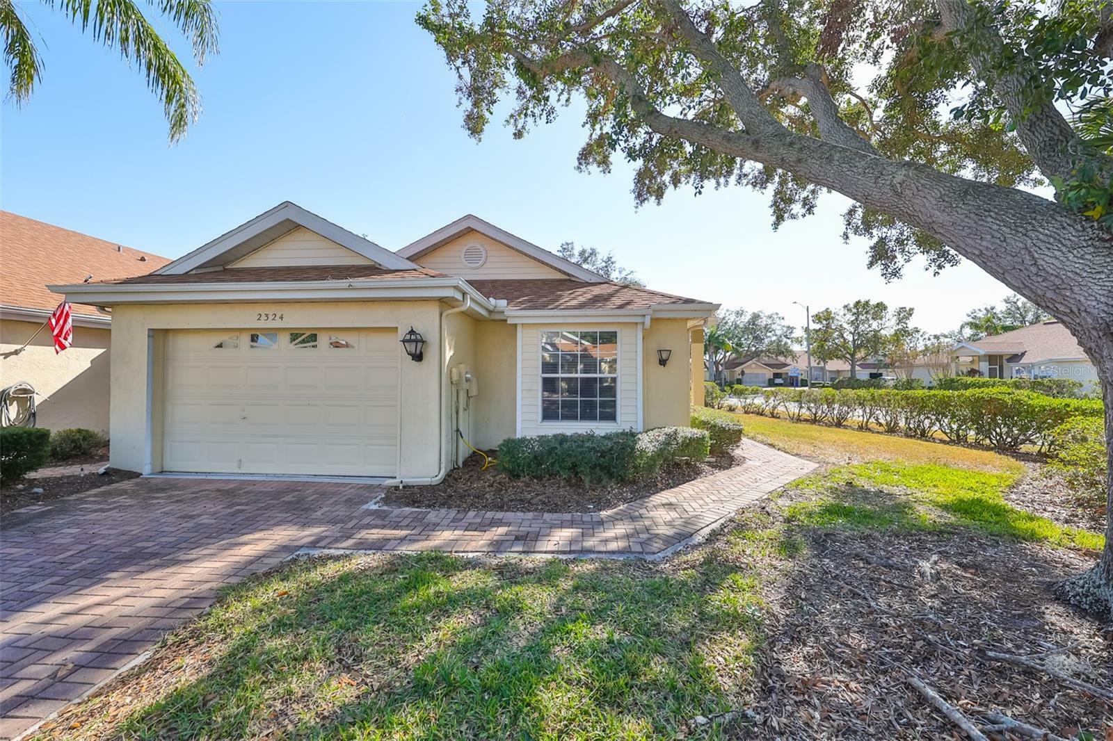 Property Photo:  2324 New Orchard Court  FL 33573 