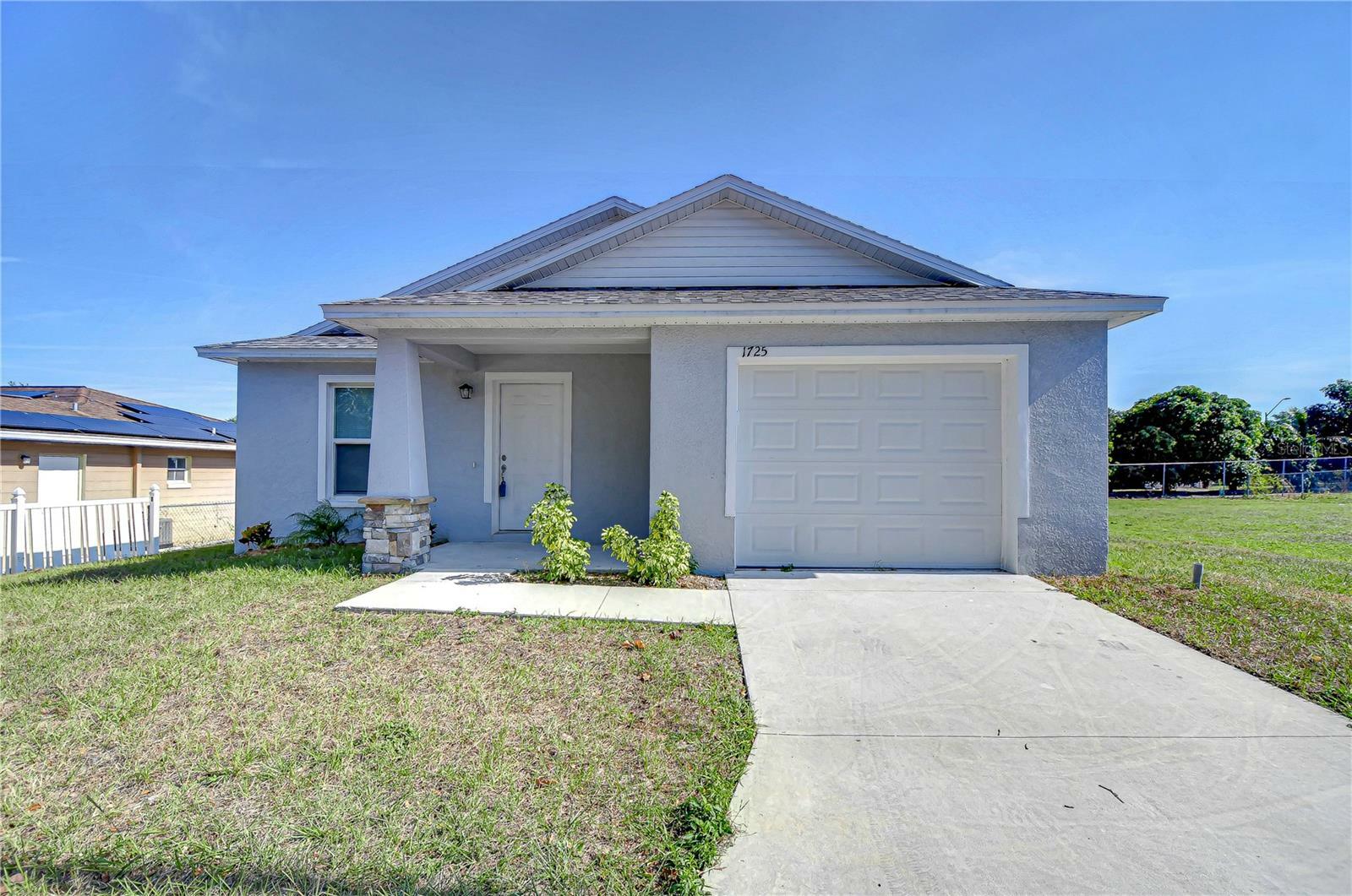 Property Photo:  1725 Blossom Circle W  FL 33805 