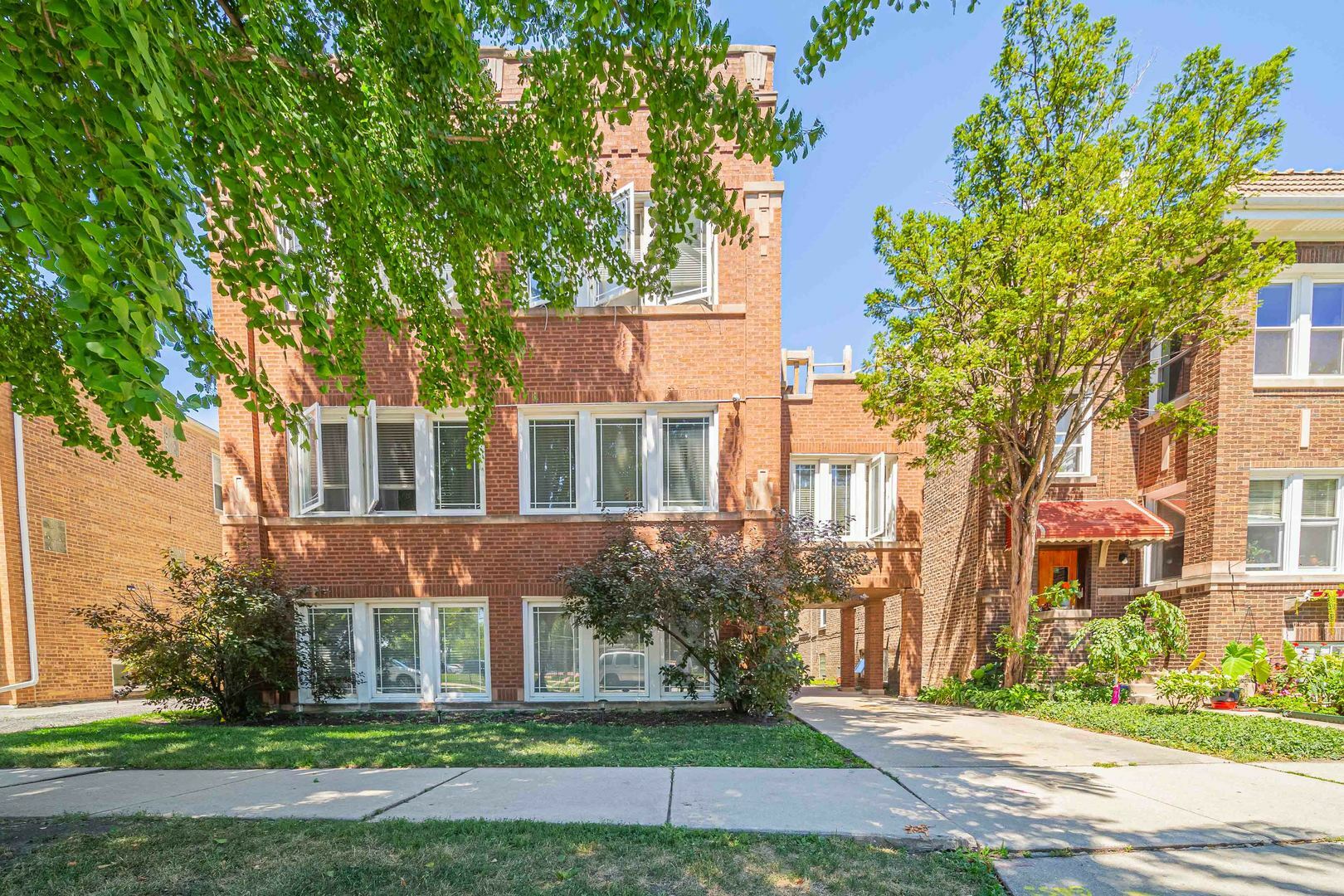 Property Photo:  5428 W Berteau Avenue 2  IL 60641 