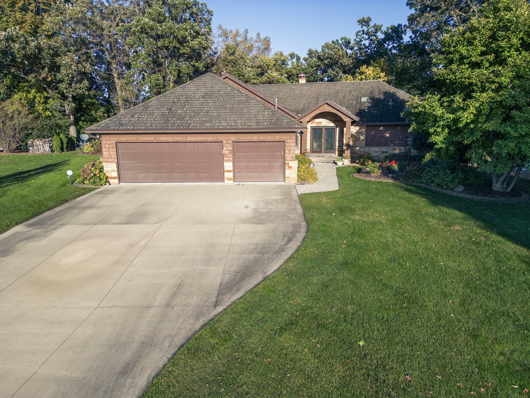 Property Photo:  1516 Bay Oaks Drive  MN 56007 