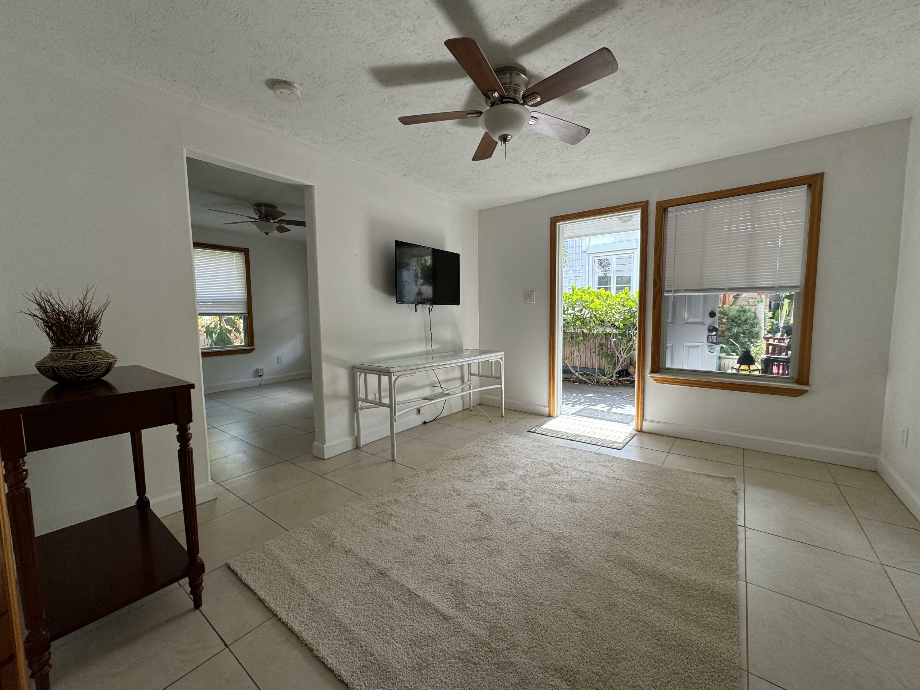 Property Photo:  311 Pershing Way 1  FL 33401 