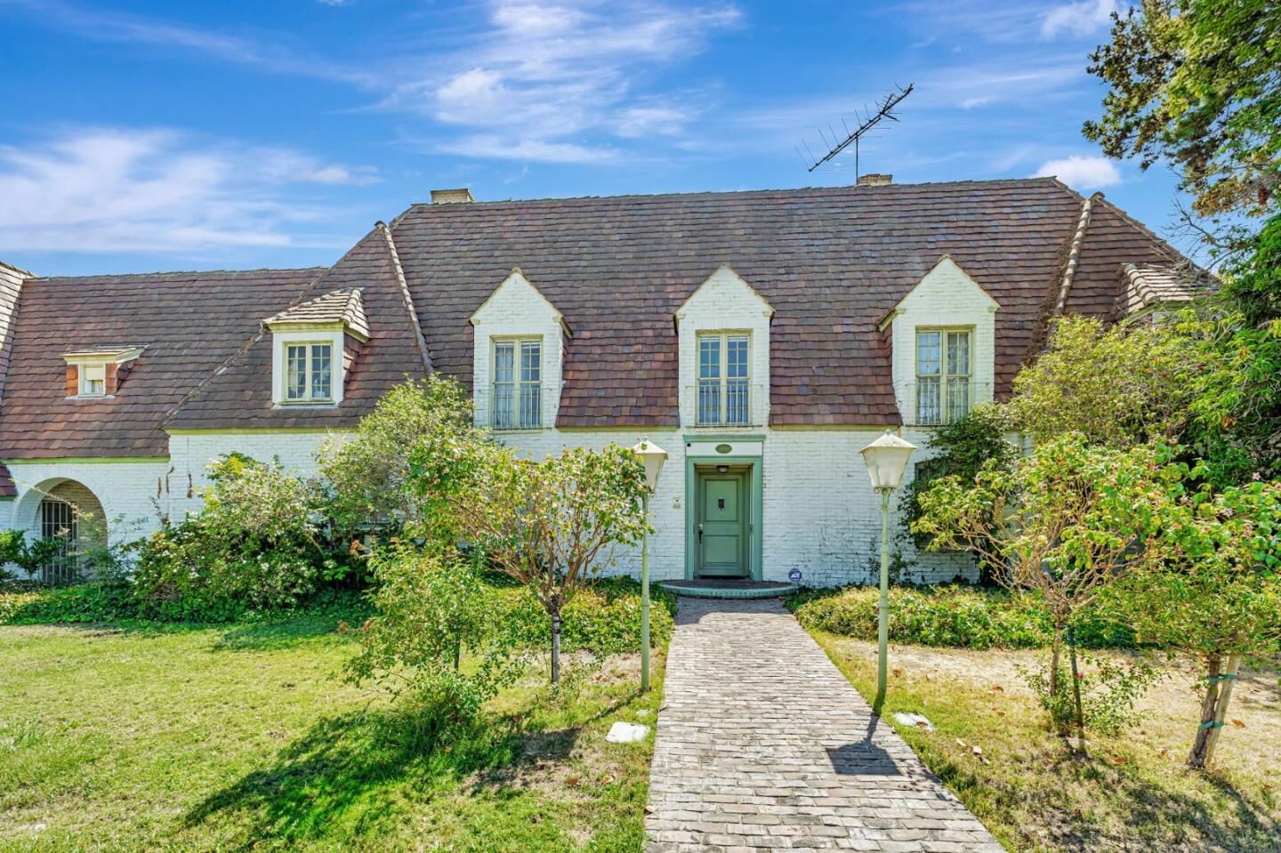 Property Photo:  740 West Willow Street  CA 95203 