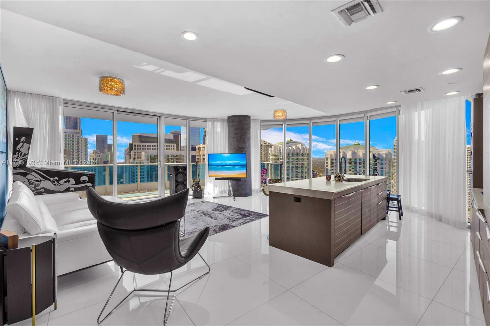 Property Photo:  200 Biscayne Boulevard Way 4202  FL 33131 