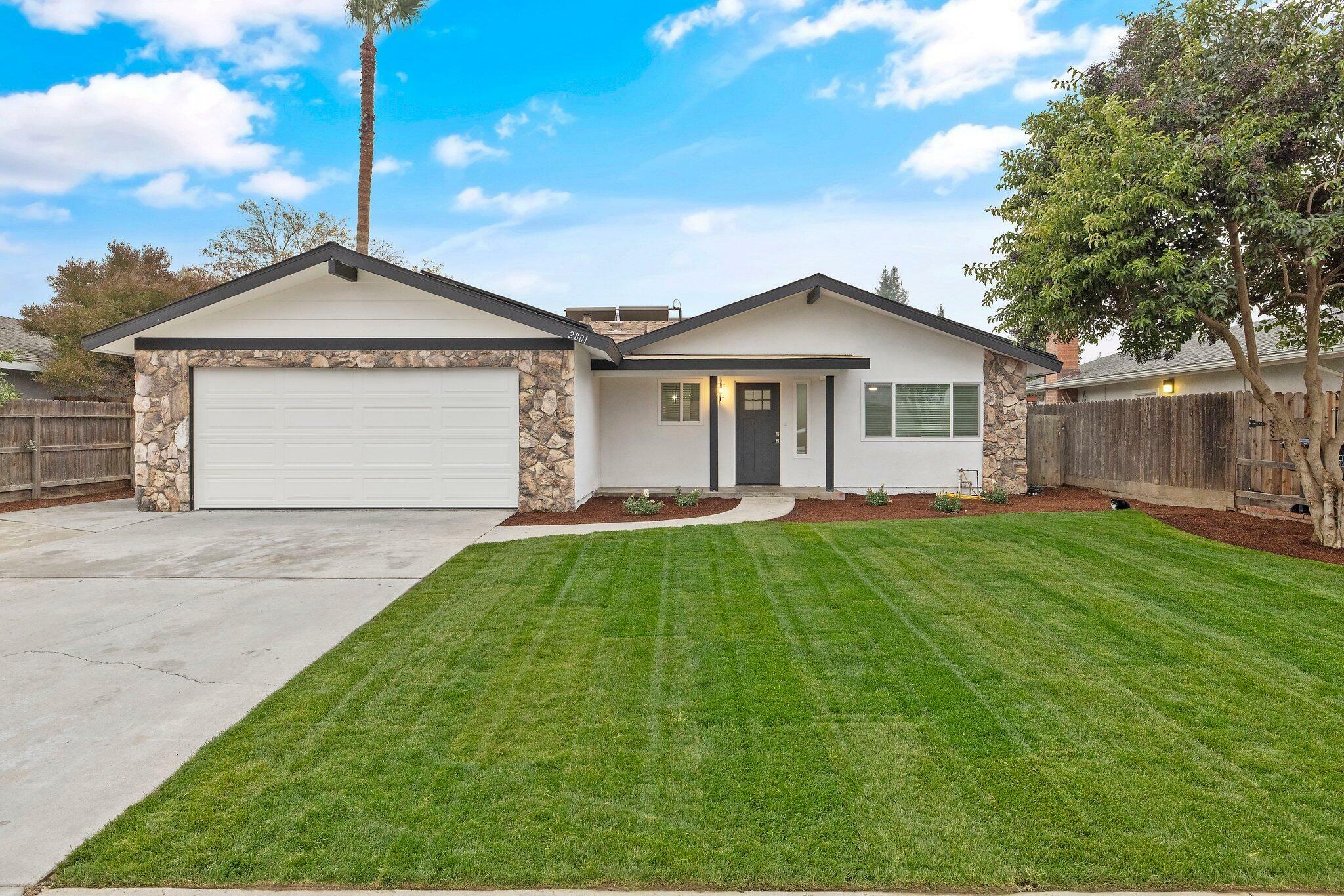 Property Photo:  2801 W Dorothea Avenue  CA 93277 