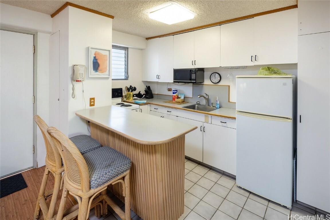 Property Photo:  417 Nohonani Street 503  HI 96815 