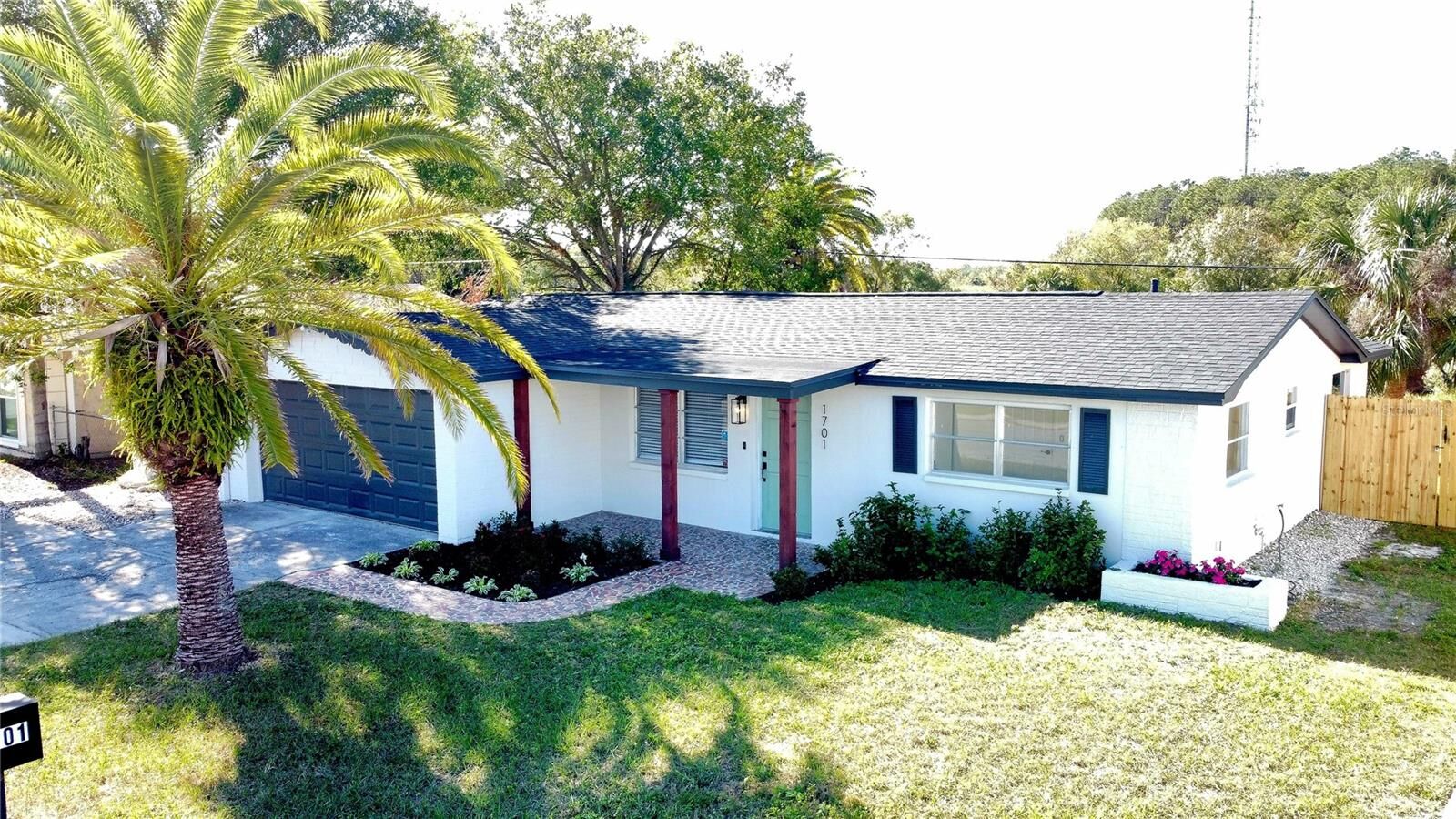 Property Photo: 1701 Dartmouth Drive FL 34691
