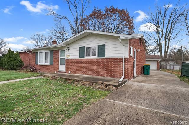 Property Photo:  22216 N Brandon Street  MI 48336 