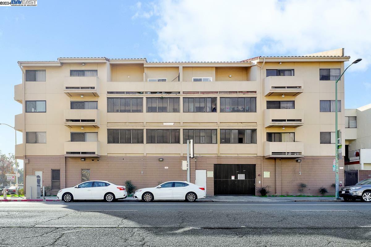 Property Photo:  625 Madison St 303  CA 94607 