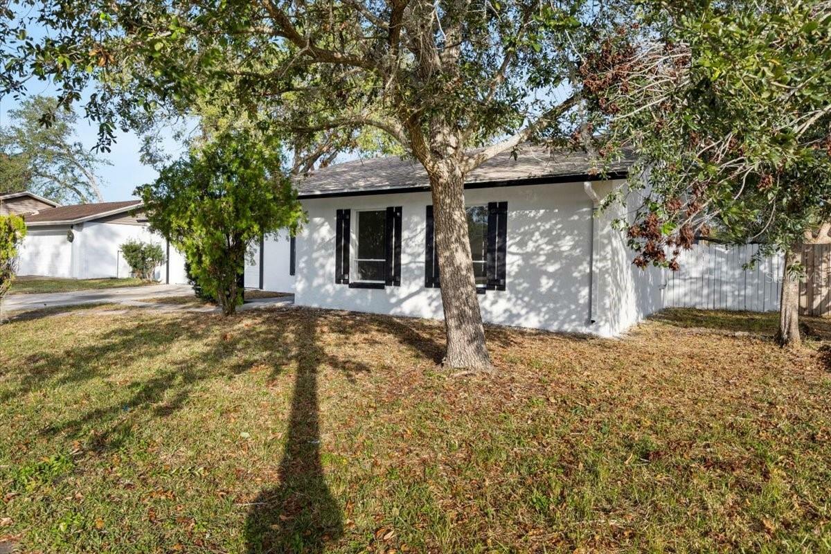 Property Photo:  14915 Gentilly Place  FL 33624 