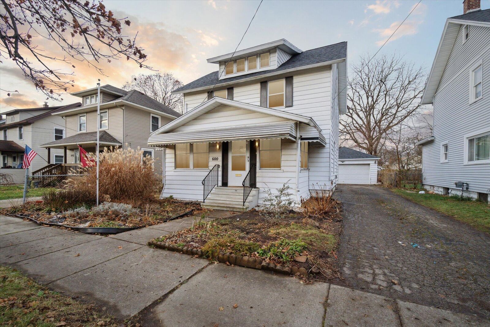 Property Photo: 600 S West Avenue MI 49203