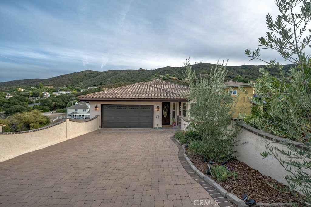 Property Photo:  1124 Kathleen Drive  CA 91320 